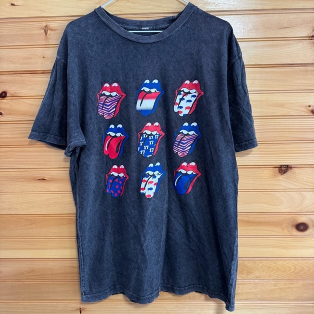 Rolling Stones Graphic Black T-Shirt with Colorful Tongue Design Large